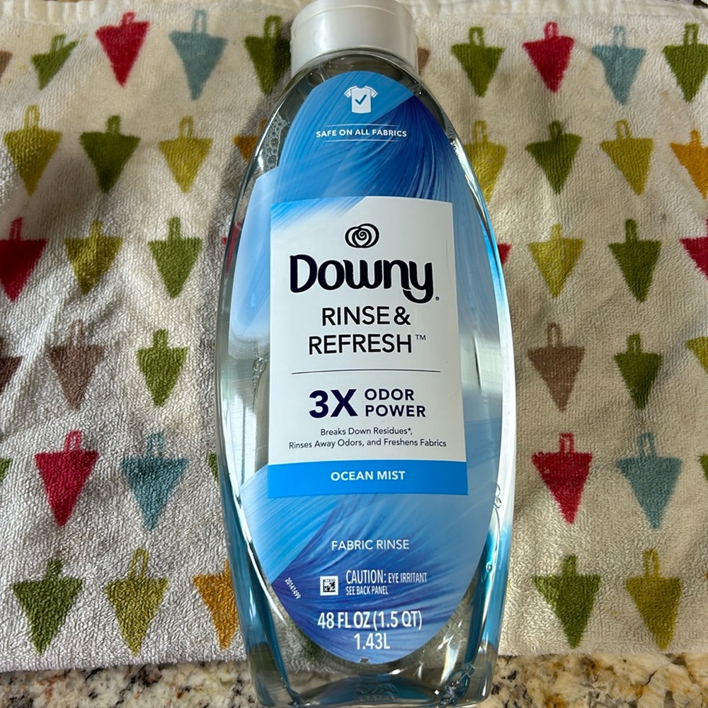 1 Bottle Downy Rinse And Refresh Odor Remover, Liquid Fabric rinse 48oz